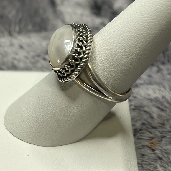 RJ Apacheto Mother of Pearl Ring Size 8 - Picture 2 of 8